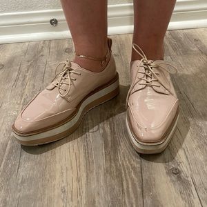 Nude patent leather platform shoes